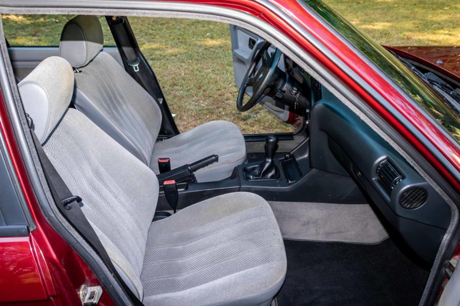 Интерьер BMW 324td Touring (E30) 1991 года  (NA) (фото 61 из 94)